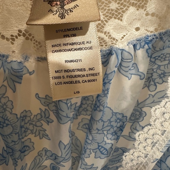 Blue and White Floral Lace Robe - Picture 4 of 6